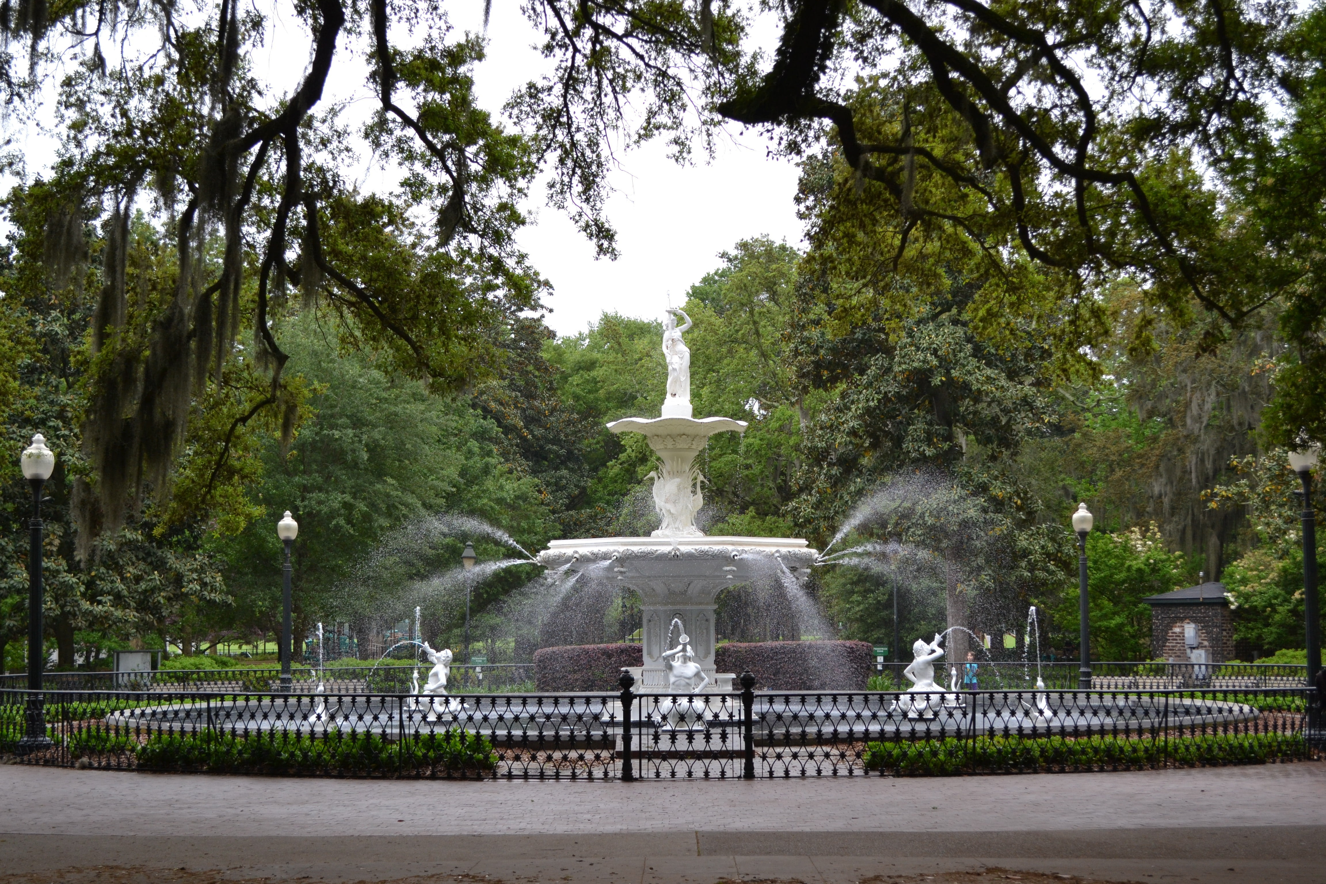 water fountain surrounded by trees savannah georgia southern 2k 4k 5k