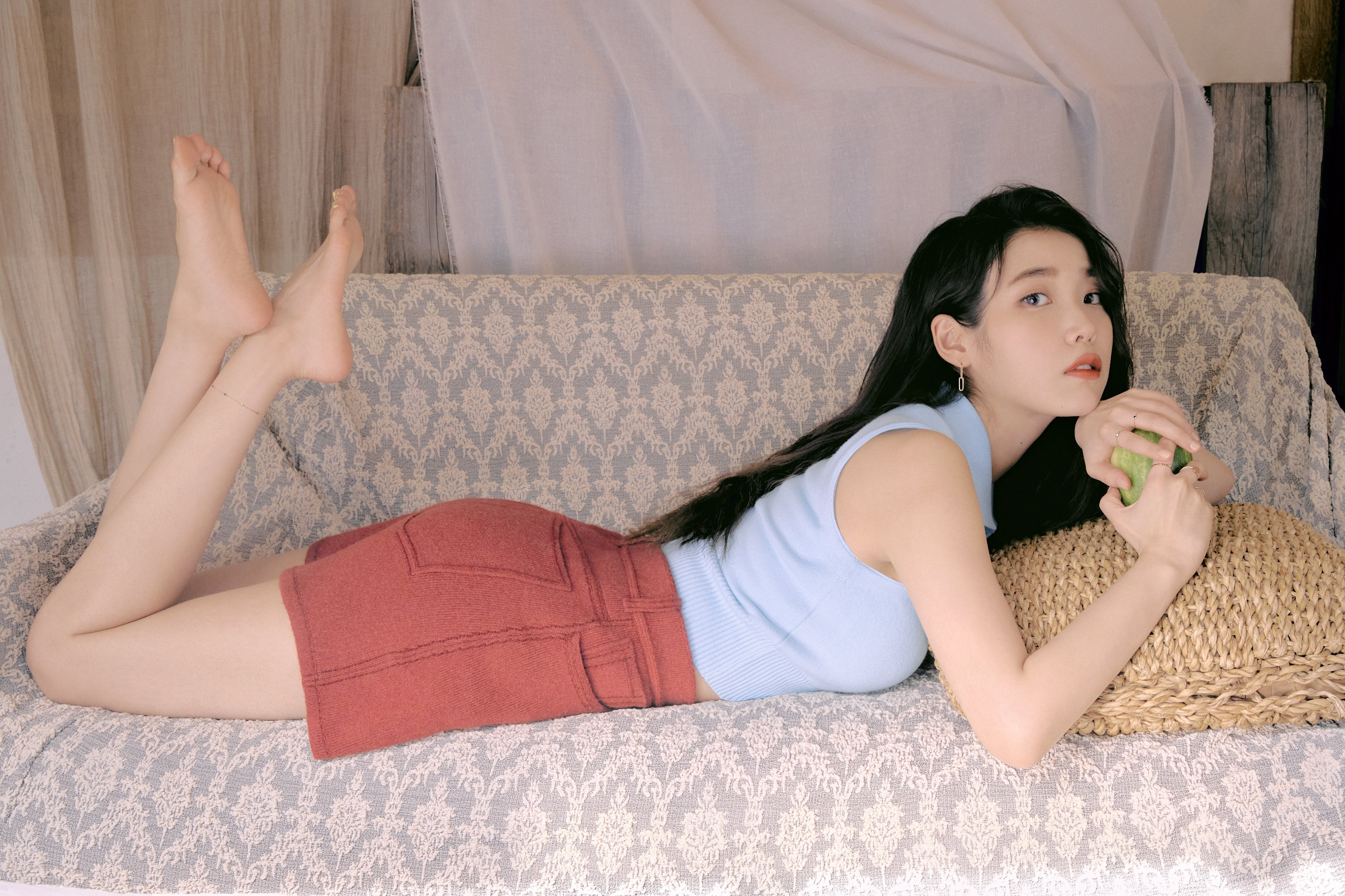 IU Lee Ji Eun Korean women barefoot 98 2k 4k 5k