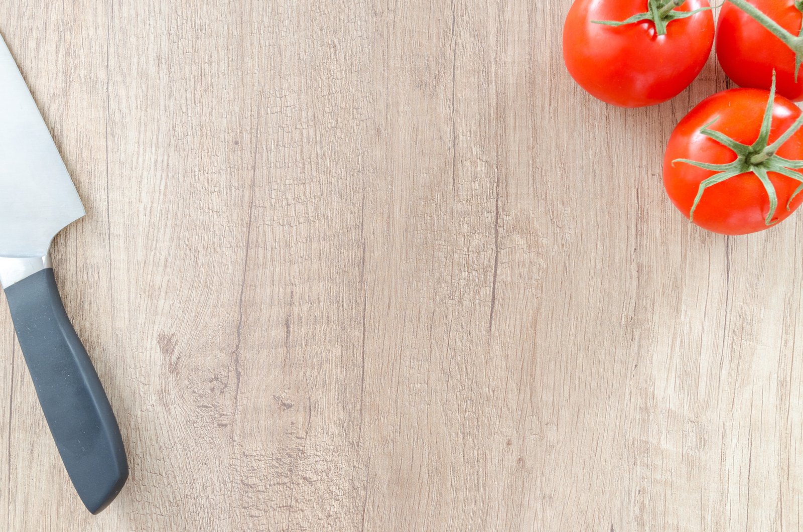 three tomatoes and stainless steel knife food wood table wooden 2k 4k 5k