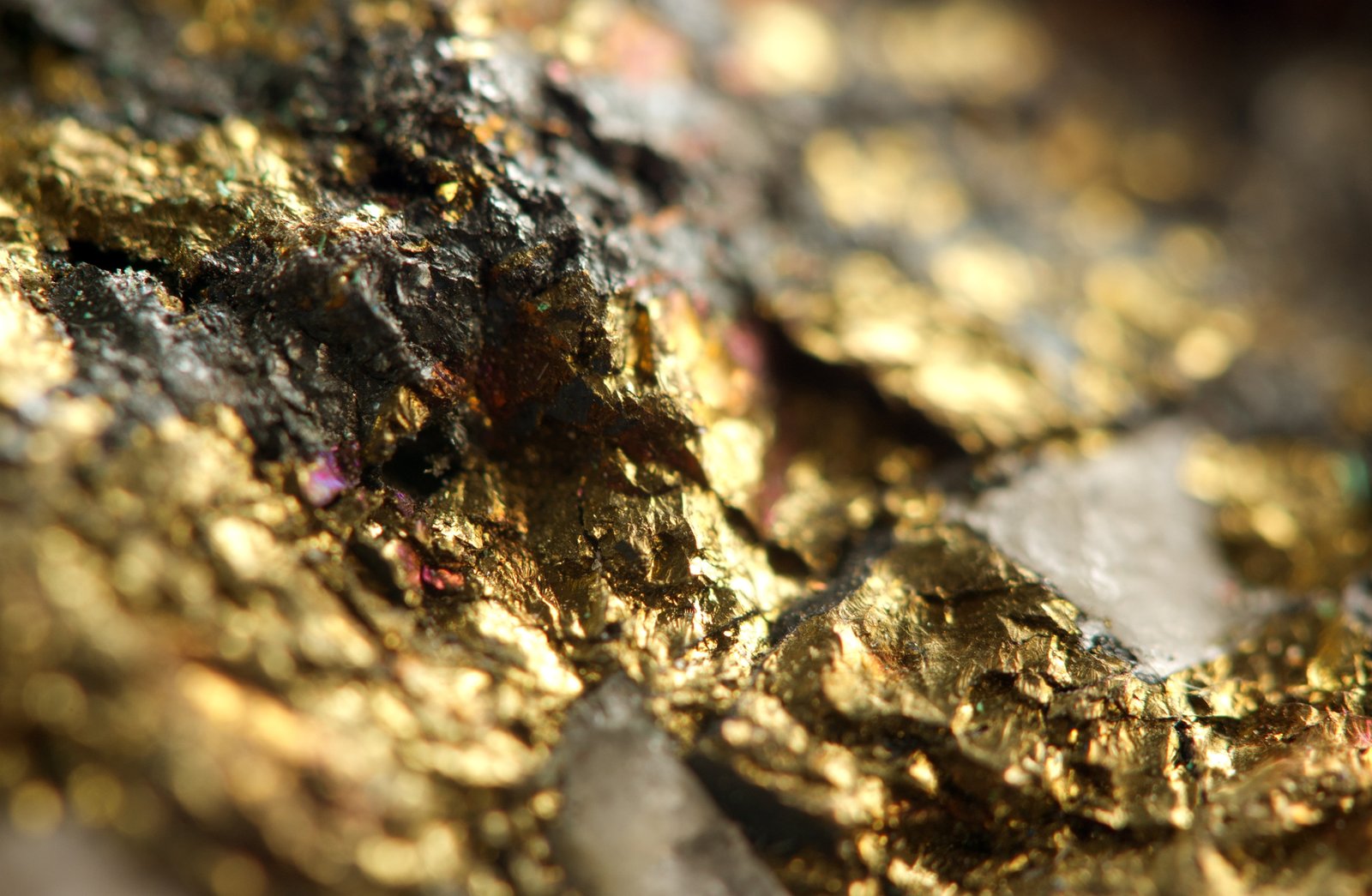 macro rock bokeh gold ore 2k 4k 5k