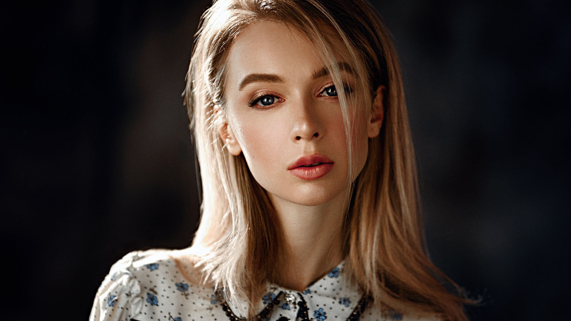 Anna Tsaralunga women model blonde face portrait looking at viewer 2k