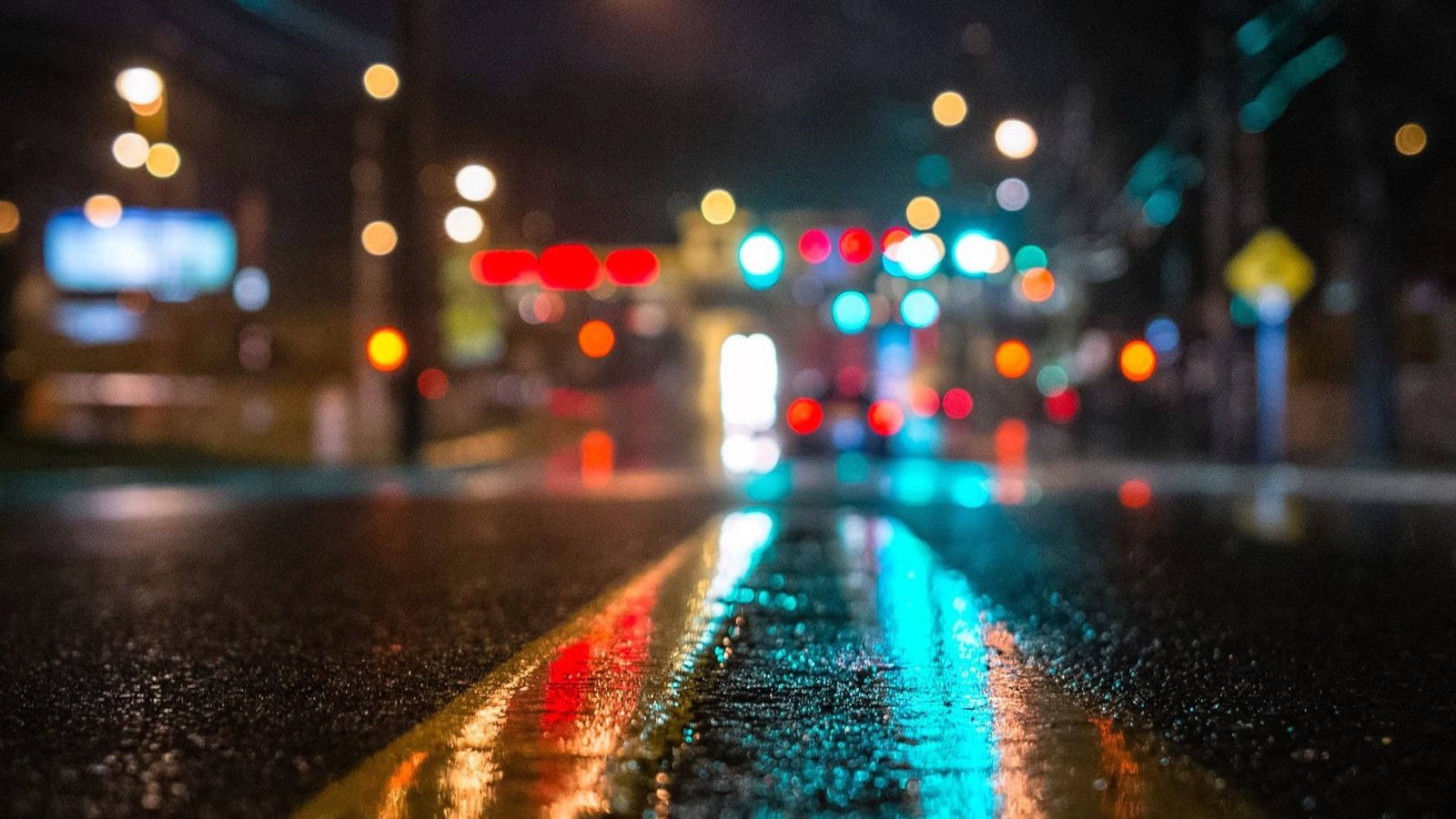 asphalt bokeh city depth of field new york reflection road traffic lights urban water drops wet rain 2k