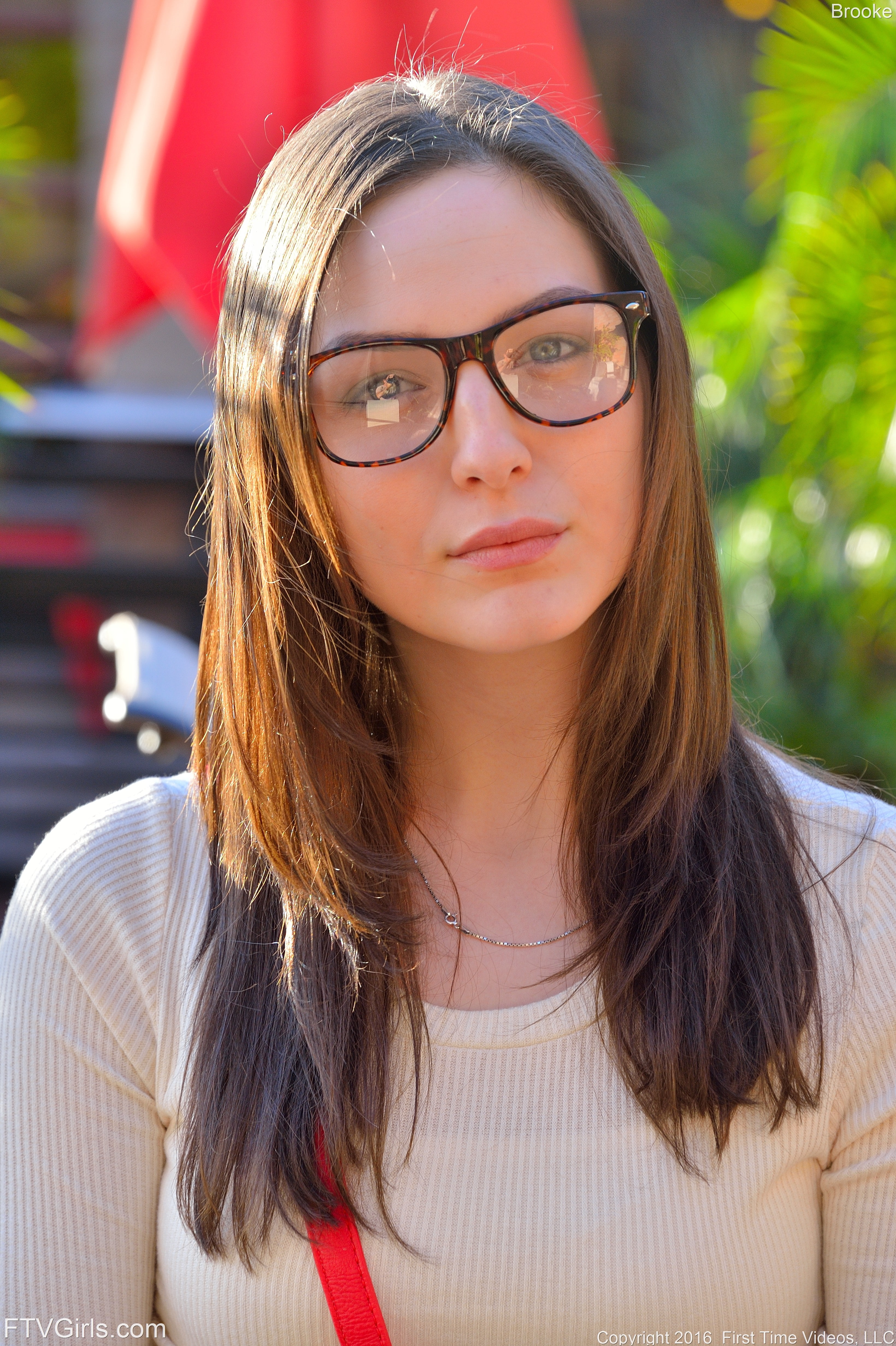 blue eyes bokeh women Brooke with glasses FTV Girls Magazine 2k