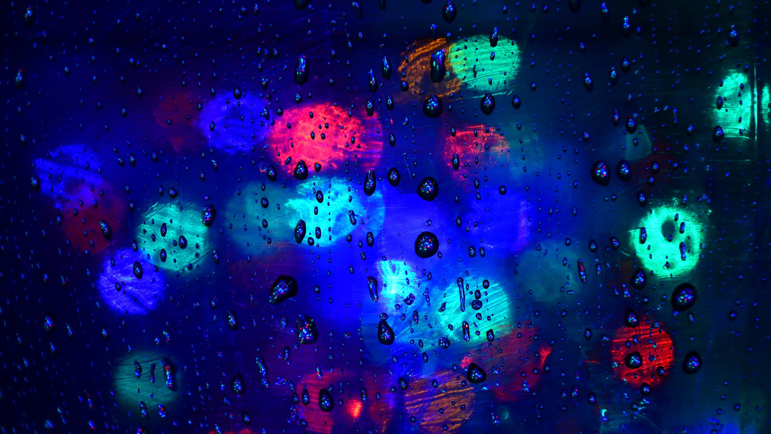 bokeh lights closeup photo of green red and blue with water drops 2k