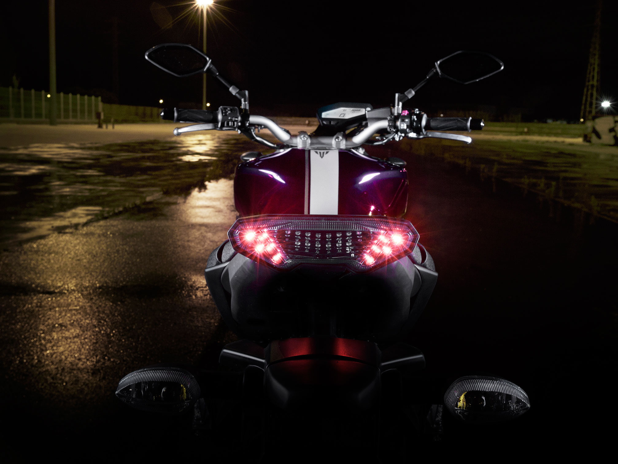 bike bokeh lights motorbike mt 09 yamaha 2k