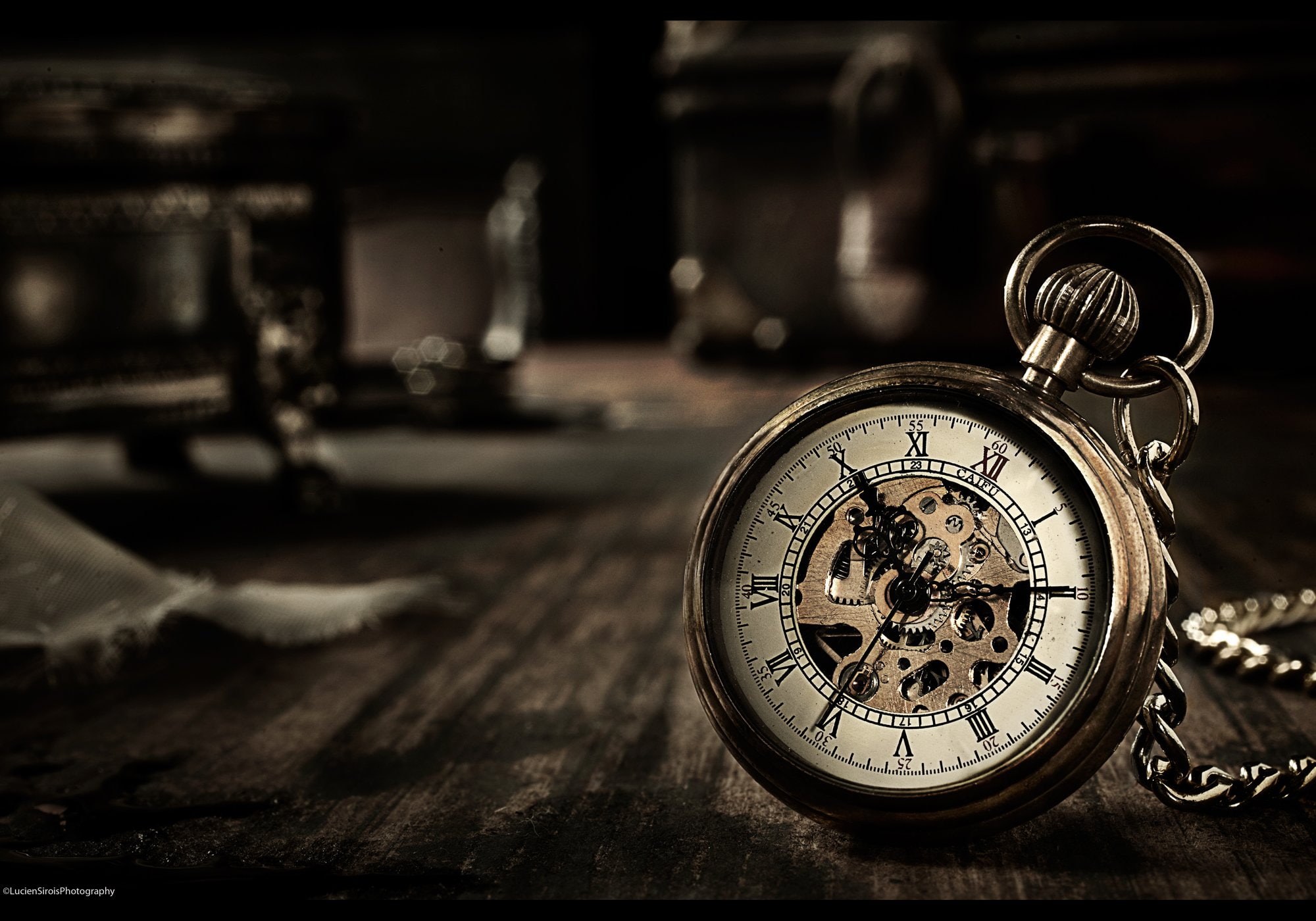 bokeh clock pocket time watch 2k
