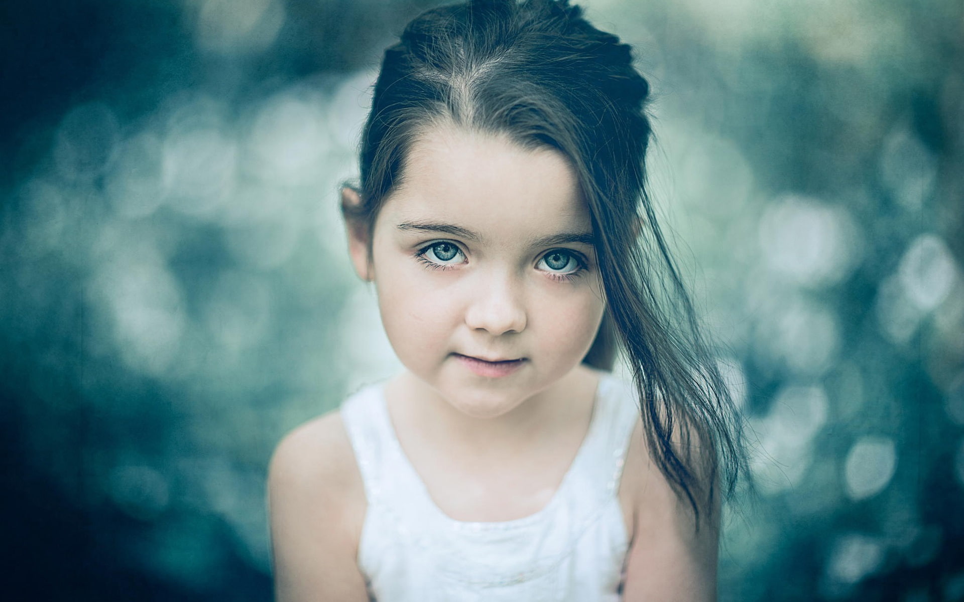 Cute little girl look portrait bokeh 2k
