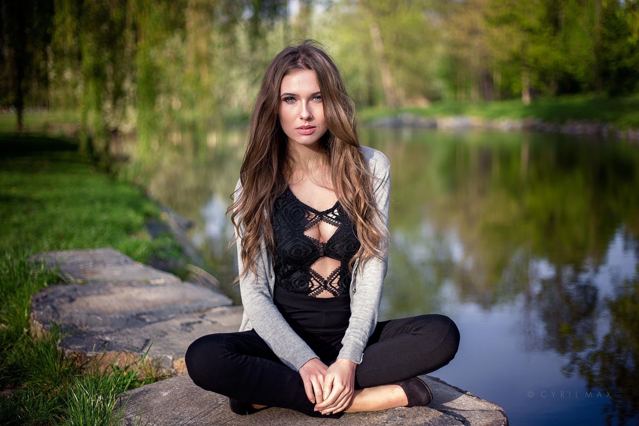 greens trees pose pond Park model portrait makeup hairstyle 2k