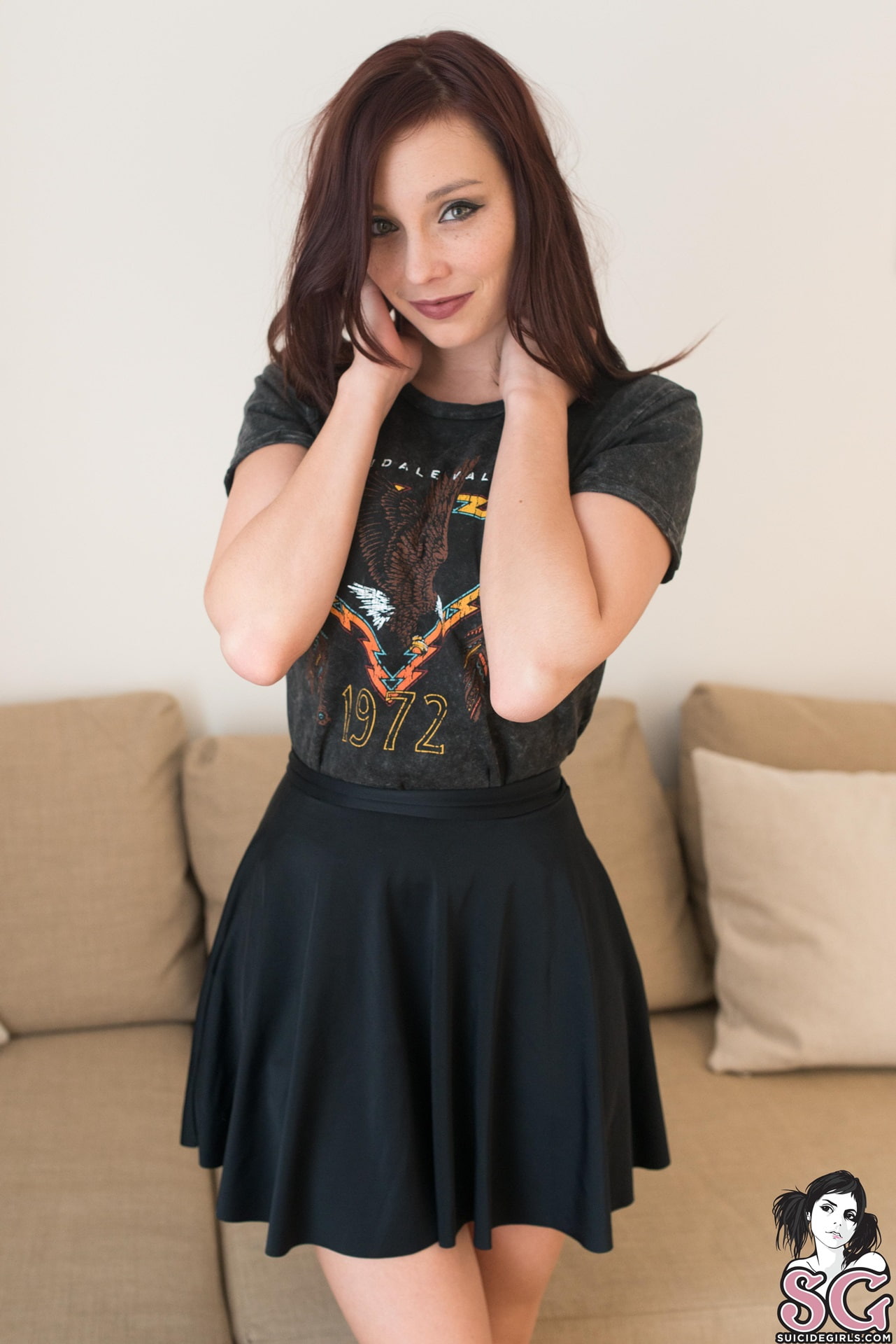 Scribbles Suicide Jo Evans brunette Girls women indoors