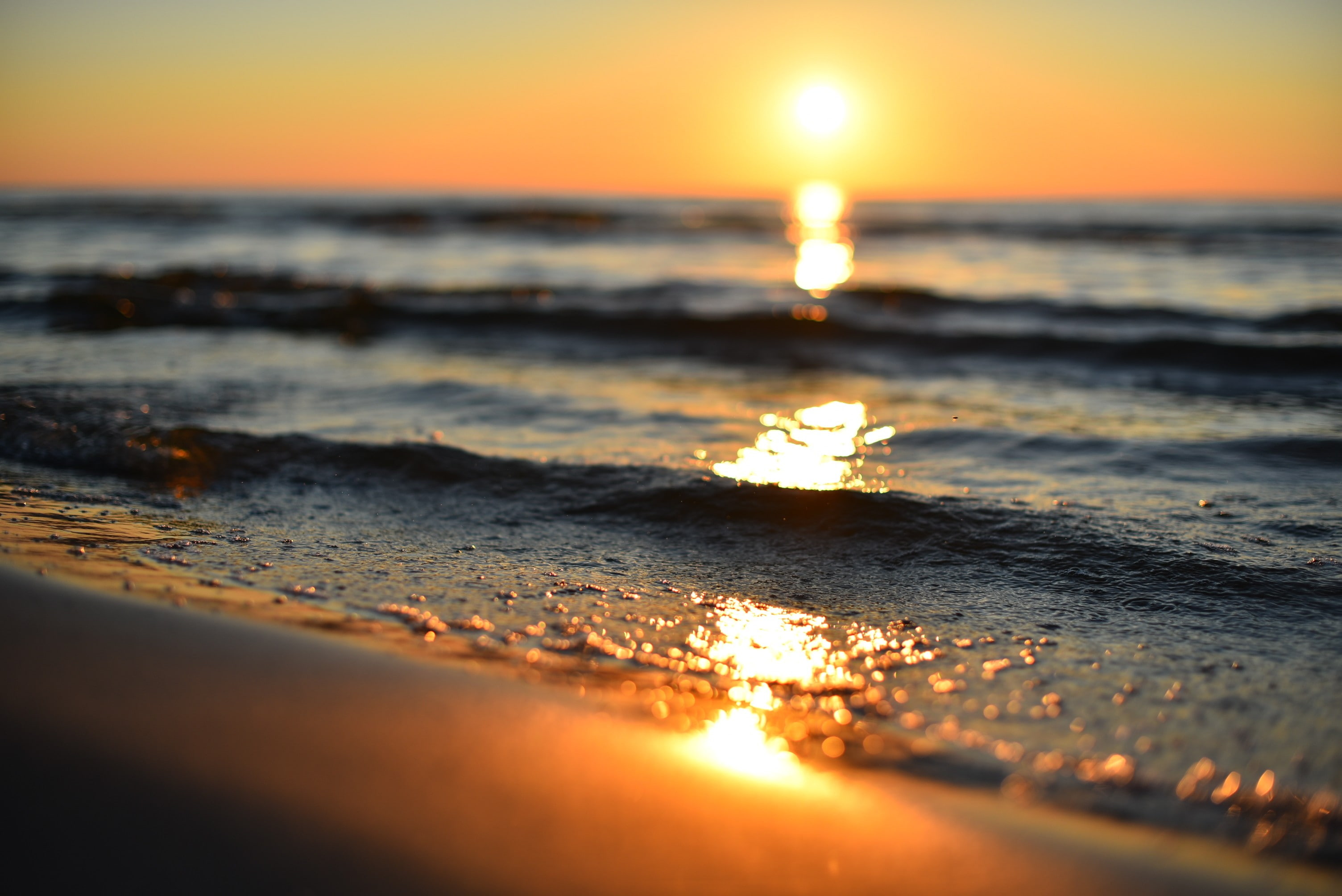 sea Sun beach water bokeh depth of field nature reflection 2k