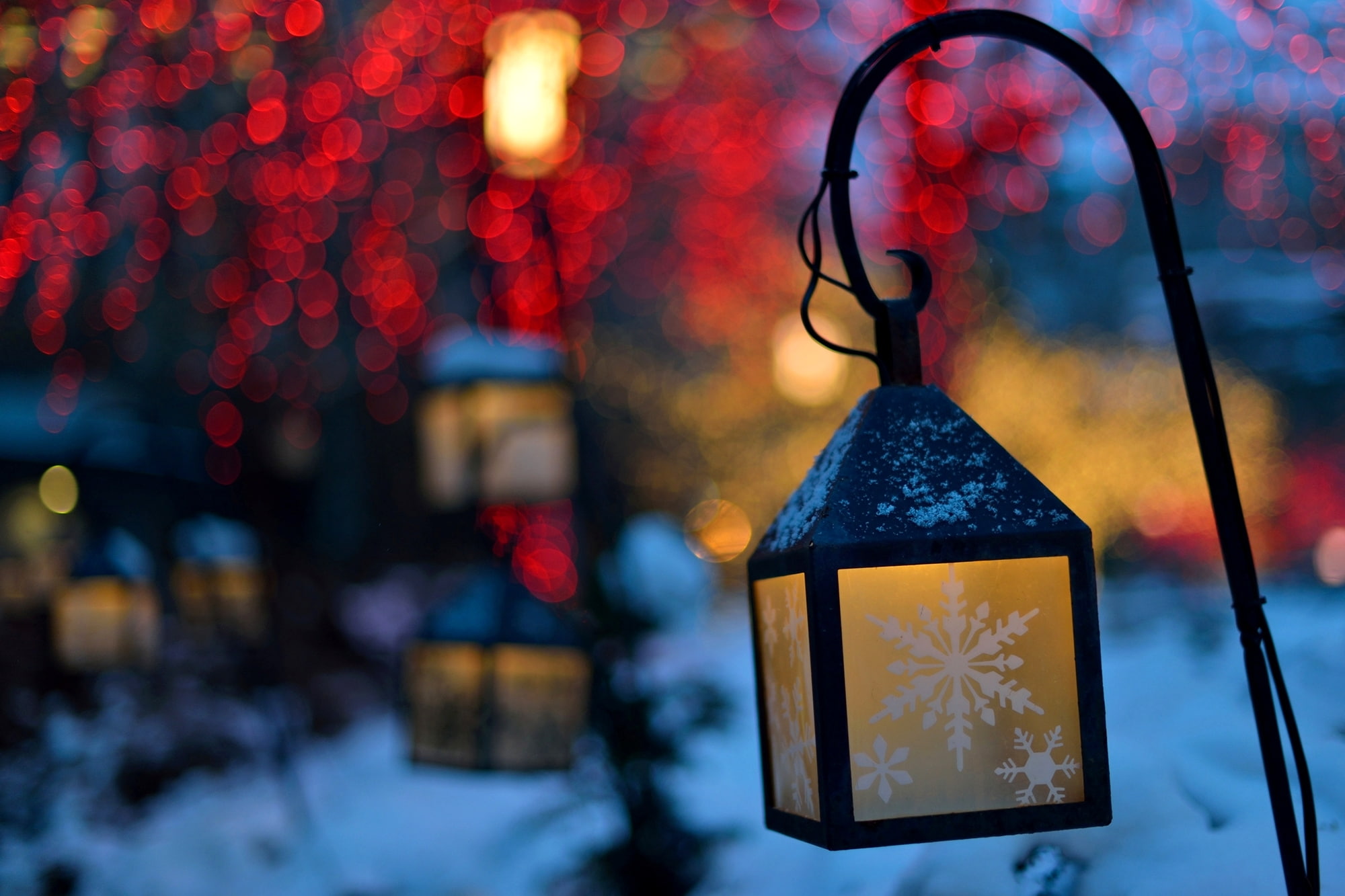 winter snowflakes nature lights the evening lanterns bokeh 2k