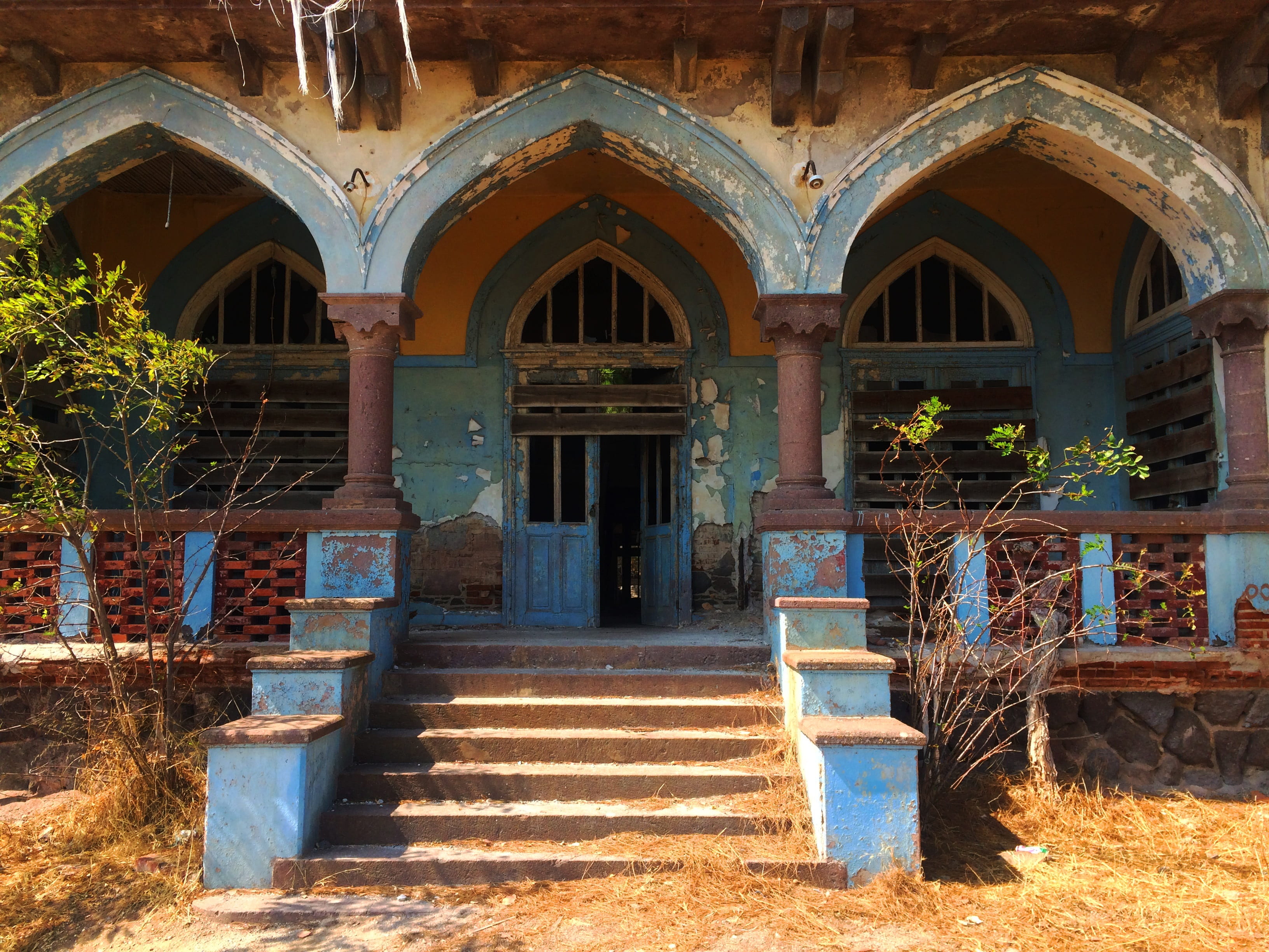 abandoned lost places past stone wall place 2k