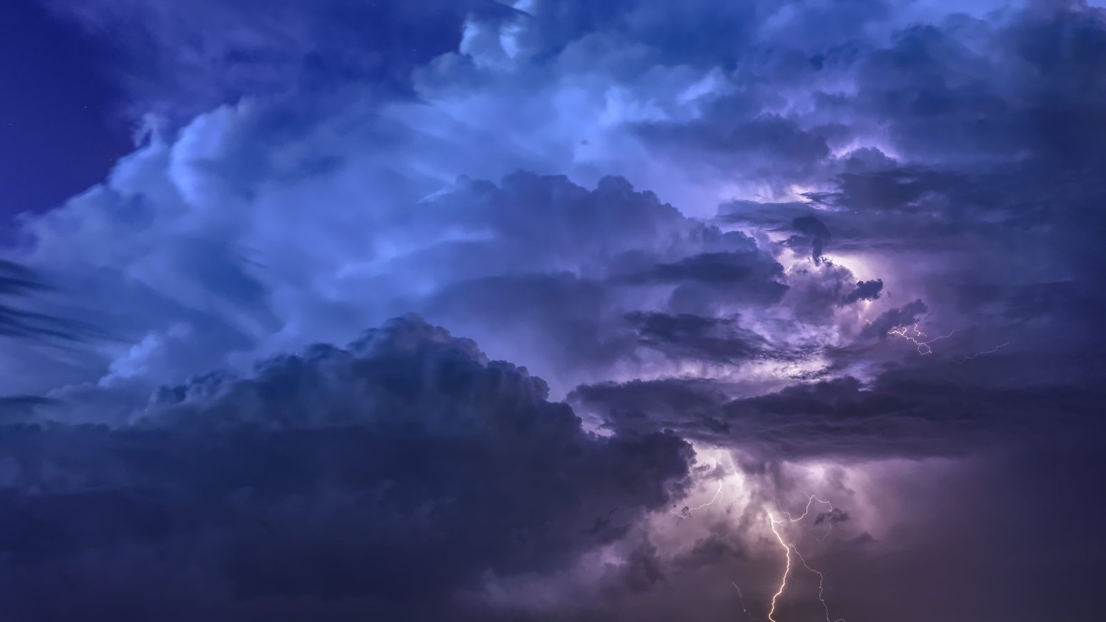 lightning bolt during nighttime thunderstorm flashes weather 2k 4k 5k