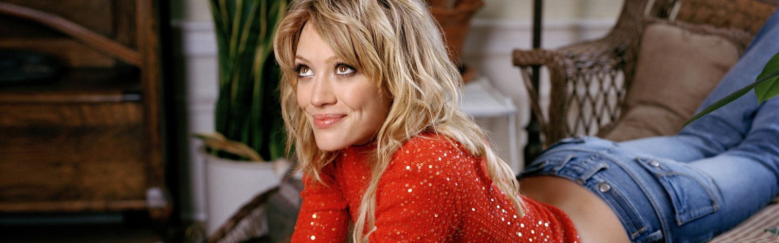 blondes women jeans dual screen hilary duff celebrity lying down People Celebrity HD Art widescreen dualmonitor dualscreen 2k