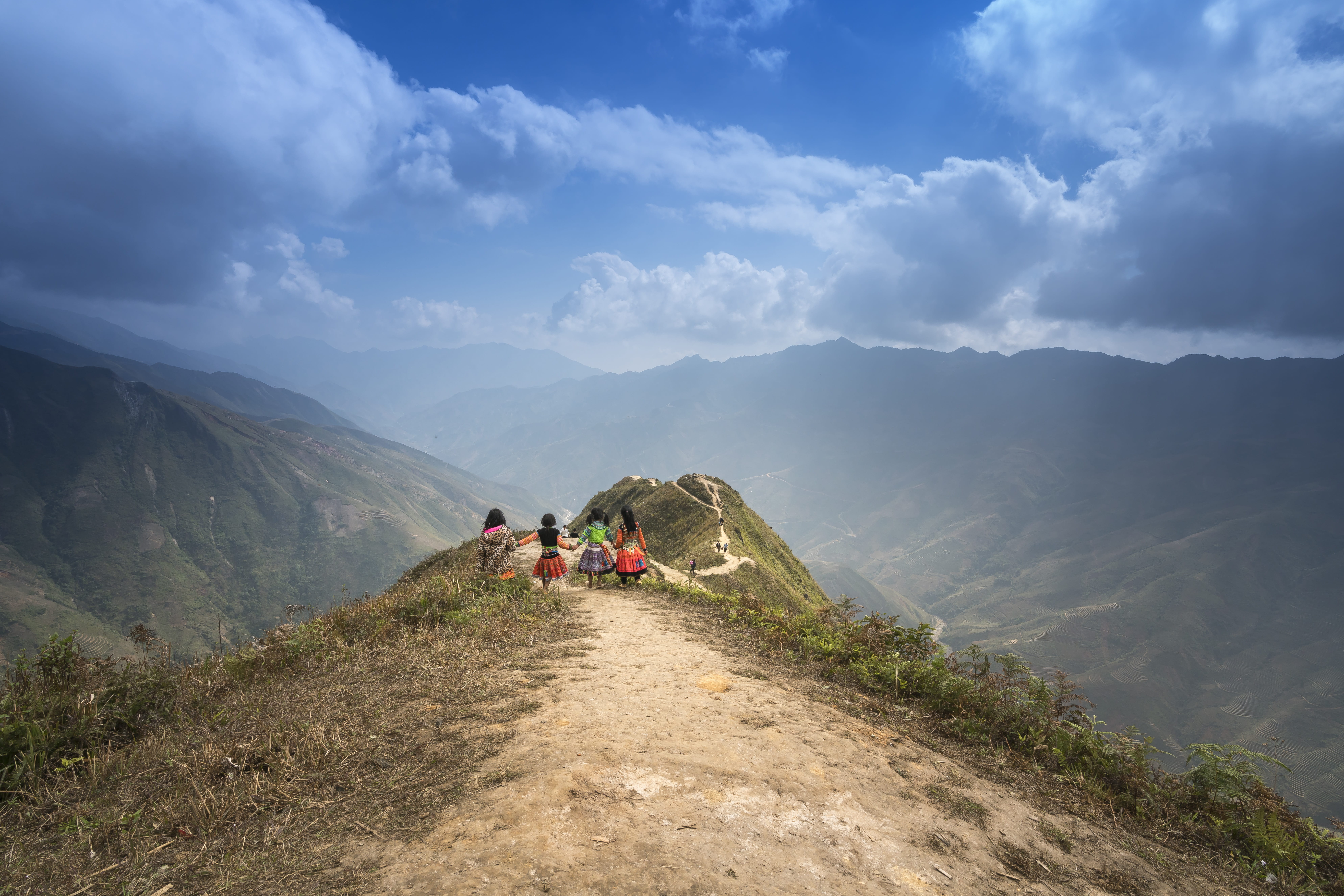 four girls standing on top of mountain vietnam ha giang street 2k 4k 5k 8k